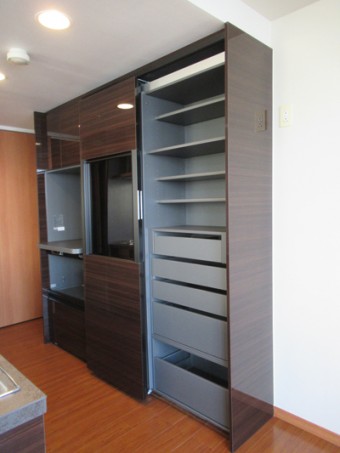 壁を取り払いオープンなキッチンに